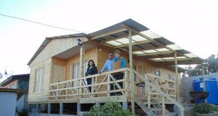 Amplia terraza y balcón para ingreso